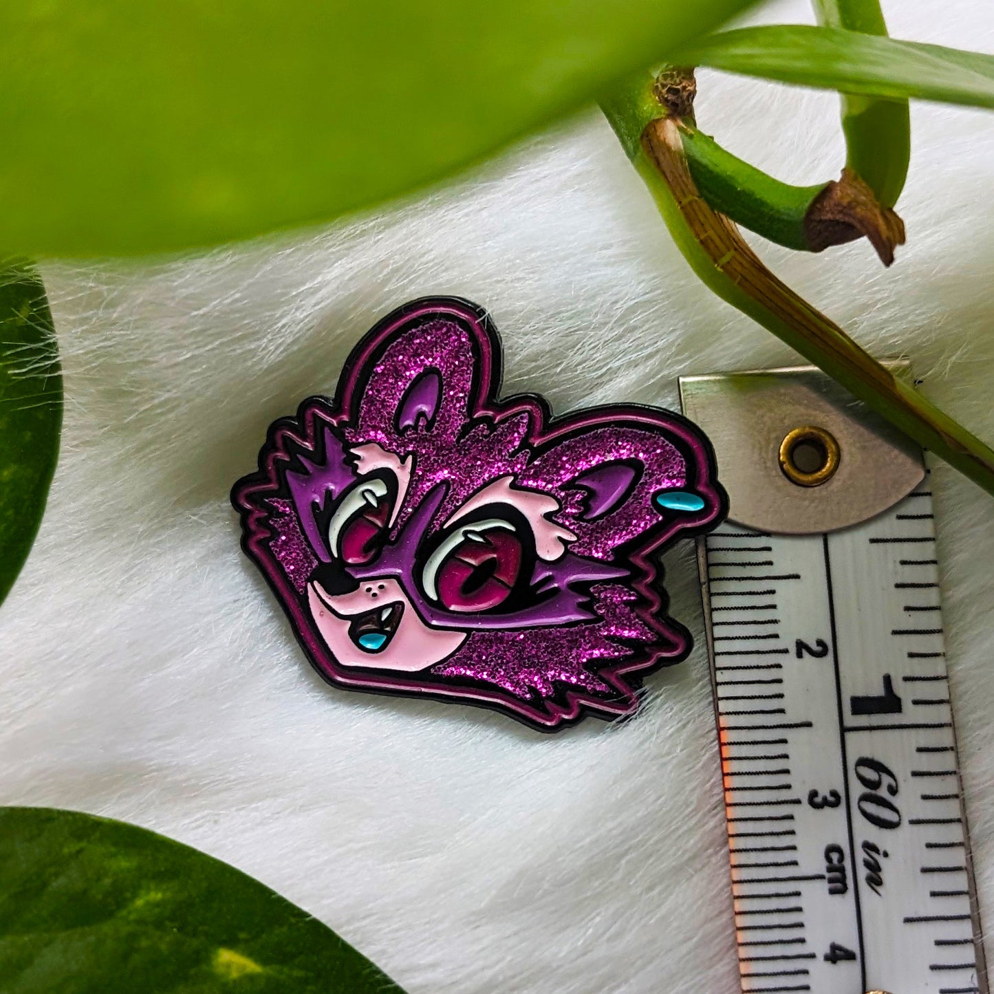 zee "glitter" lapel pin